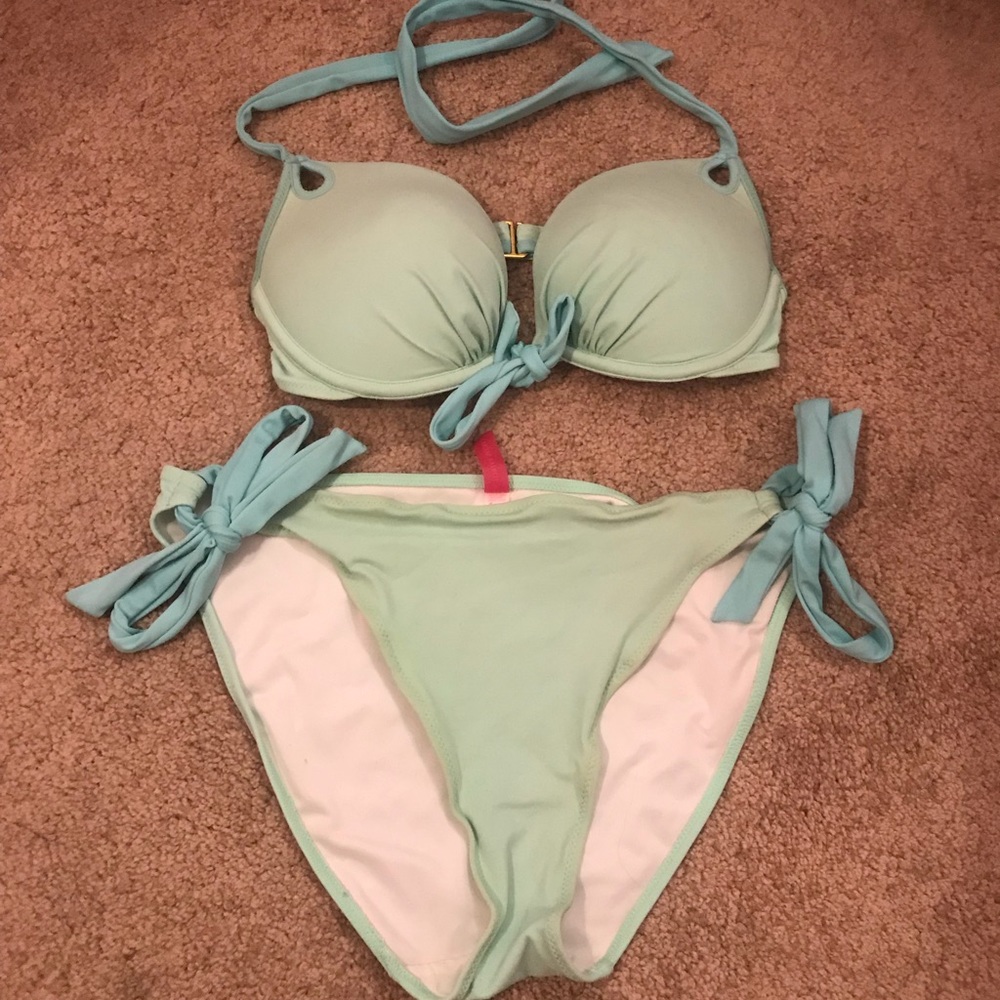 Victoria’s Secret bikini